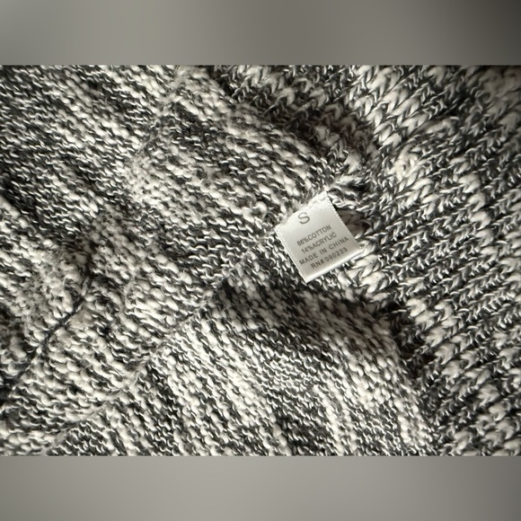 3/$20 Women’s Nollie sweater cardigan - Picture 5 of 8